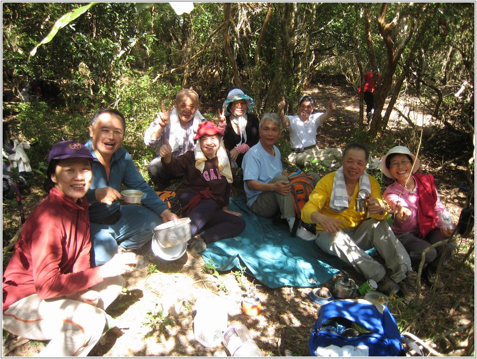 2012-12-15 13-18-44山頂休息區午餐午休.JPG